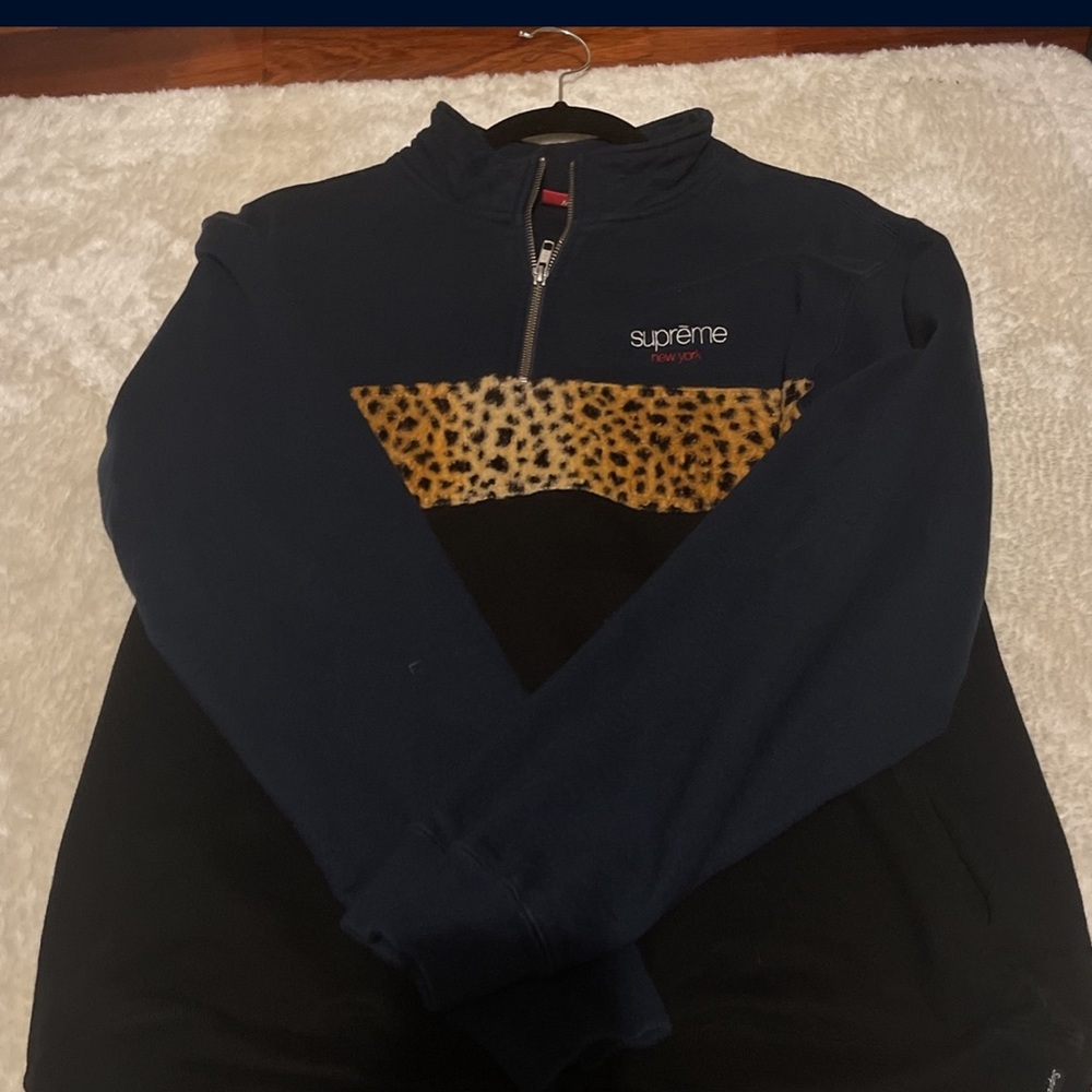 Supreme sweater M